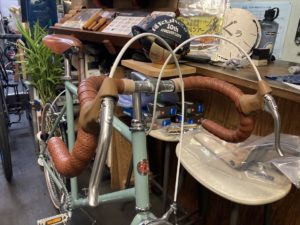 クラシックテイストのドロップハンドル