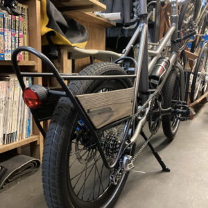 ワンイシューのオリジナルラックは存在感抜群です!