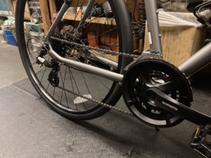 コンポーネントは総シマノ製!自社ブランドならではのコストパフォーマンス!