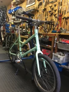 限定色だったマットミントのグレイシア。女性でも扱いやすいようにブレーキ周りを中心にカスタム!