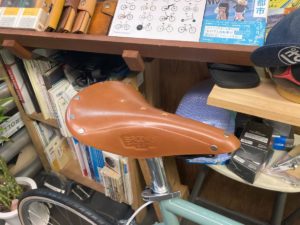 ブルックスのレザーサドルはクラシックカスタムの定番!