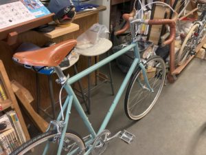 細身のクロモリフレームの魅力は変わらないものがあります。