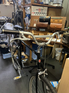 懐かしいスタイルのサポートバー付きライザーバー