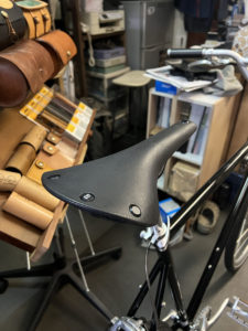 トーキョーバイクMONOにブルックスのC17