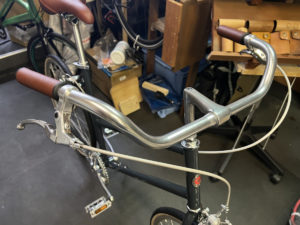 上体が起き上がることで、前傾姿勢が緩和されゆったりと自転車を楽しめます。